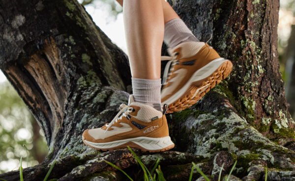 Women's Hightrail Waterproof Hiking Boot  |  Iceberg Green/Abbey Stone